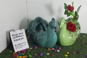 Peacock, mor,planter and pots