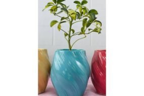 Lining design planter pots